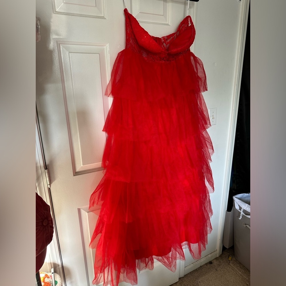 LULU’S RADIANT DESIGN TULLE LACE STRAPLESS BUSTIER MAXI DRESS - Picture 6 of 16